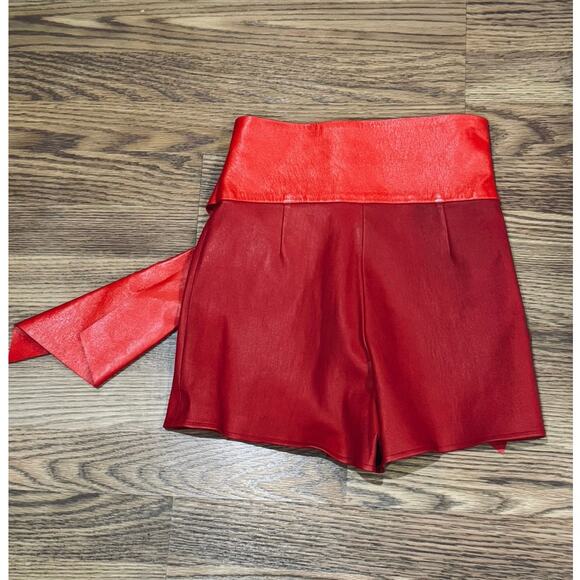 VALENTINO Garavani Red Bow-Detailed Leather Shorts size EU 38 - Picture 12 of 12